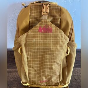 REI kids Tarn 12 backpack